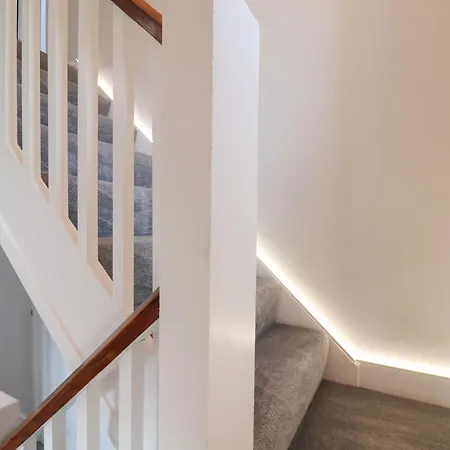 Sea View House *